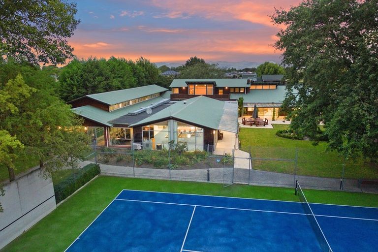 Photo of property in 280 Queen Elizabeth Ii Drive, Mairehau, Christchurch, 8052