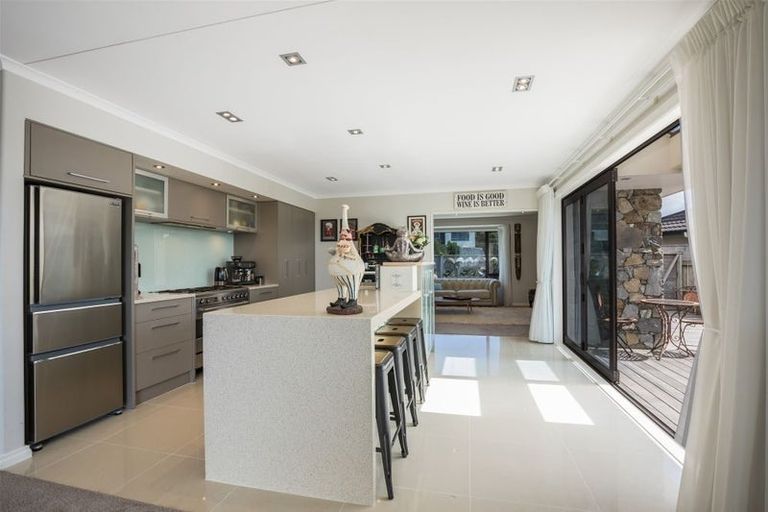 Photo of property in 12 Aoraki Rise, Aotea, Porirua, 5024