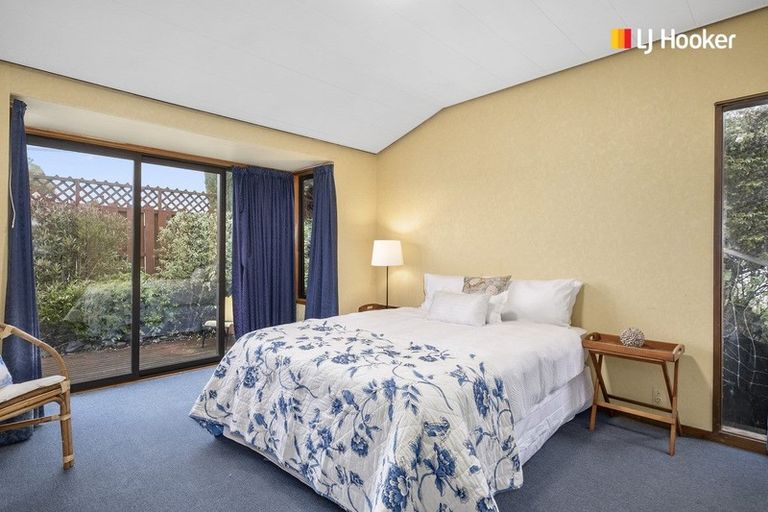 Photo of property in 122 Larnach Road, Vauxhall, Dunedin, 9013