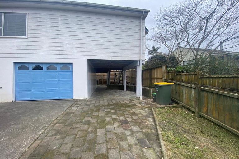 Photo of property in 14 Landow Place, Henderson, Auckland, 0612