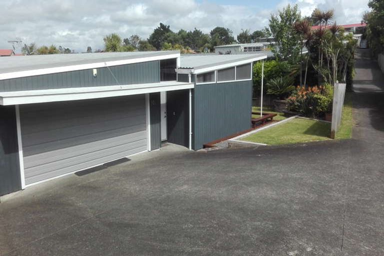 Photo of property in 10a Sunnynook Road, Sunnynook, Auckland, 0620