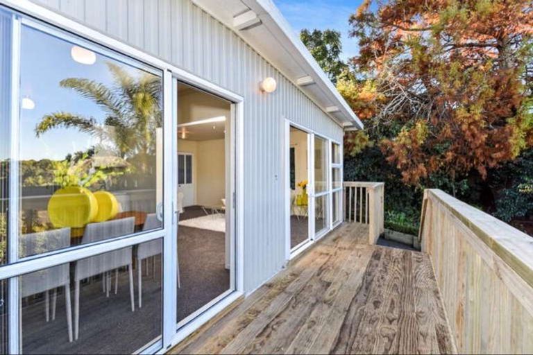 Photo of property in 3/23 Lake Road, Northcote, Auckland, 0627