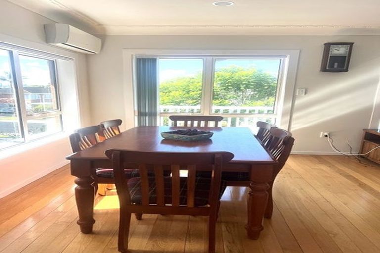 Photo of property in 19 James Evans Drive, Northcote, Auckland, 0627