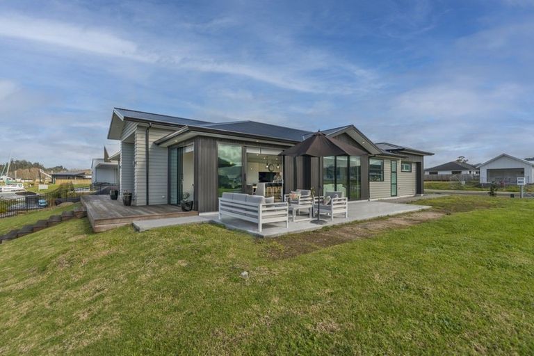Photo of property in 35 Awatea Drive, Whitianga, 3510