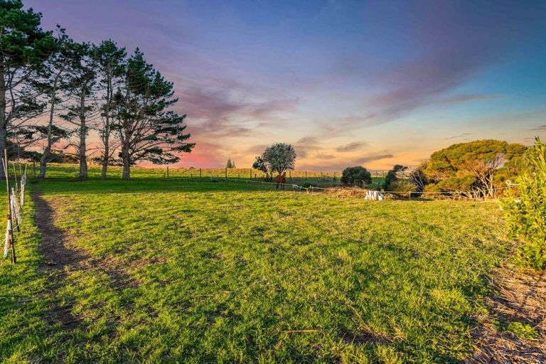 Photo of property in 296a Oaia Road, Muriwai, Waimauku, 0881