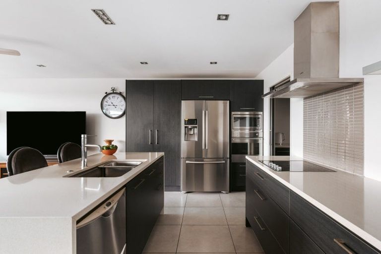 Photo of property in Palm Cove Apartments, 302/6 Tawa Street, Mount Maunganui, 3116