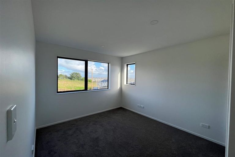 Photo of property in 38b Crestview Rise, Papakura, 2110