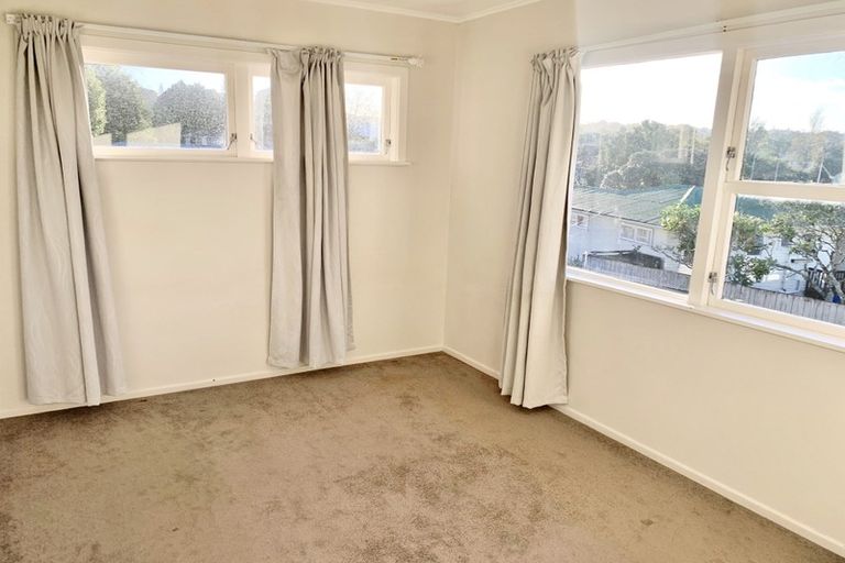 Photo of property in 33 Diana Drive, Glenfield, Auckland, 0627