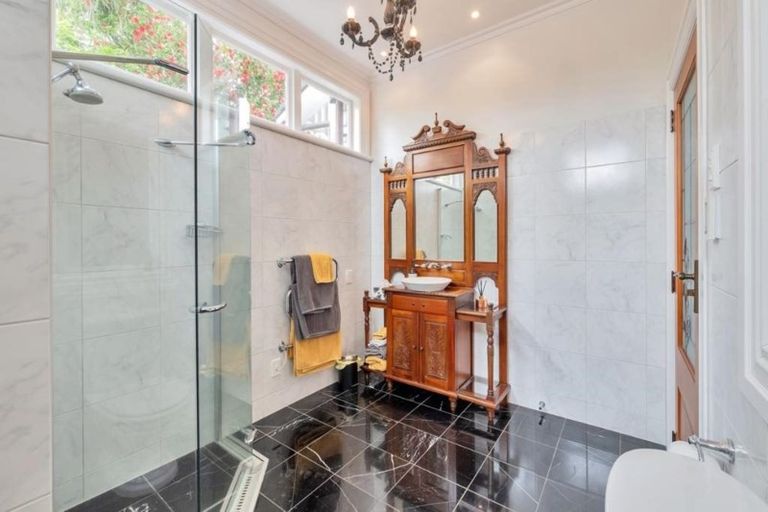 Photo of property in 49 Seaview Avenue, Northcote, Auckland, 0627