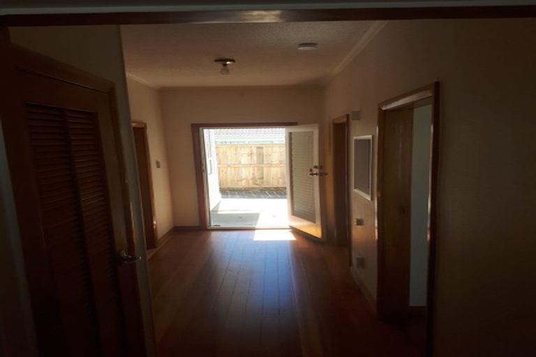 Photo of property in 22 Niccol Avenue, Narrow Neck, Auckland, 0624