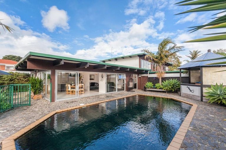 Photo of property in 59 Mcfadzean Drive, Blockhouse Bay, Auckland, 0600