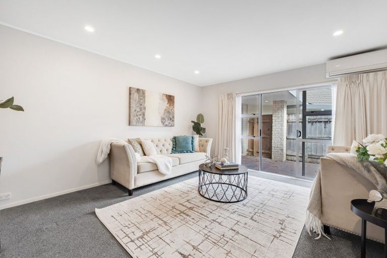 Photo of property in 66 Golfland Drive, Golflands, Auckland, 2013