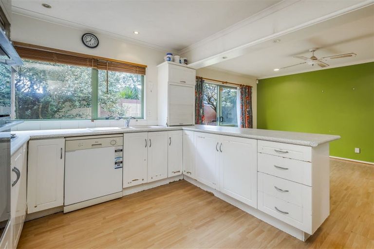 Photo of property in 5a Grimshaw Place, Henderson, Auckland, 0612