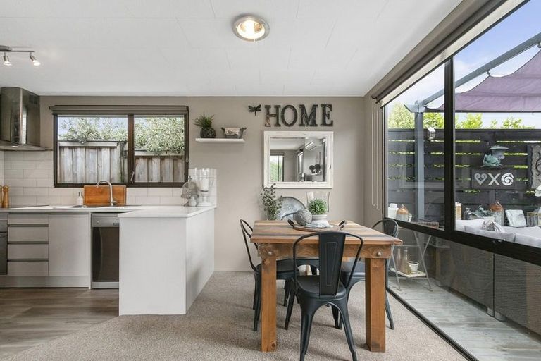 Photo of property in 1/26 Kamara Road, Glen Eden, Auckland, 0602