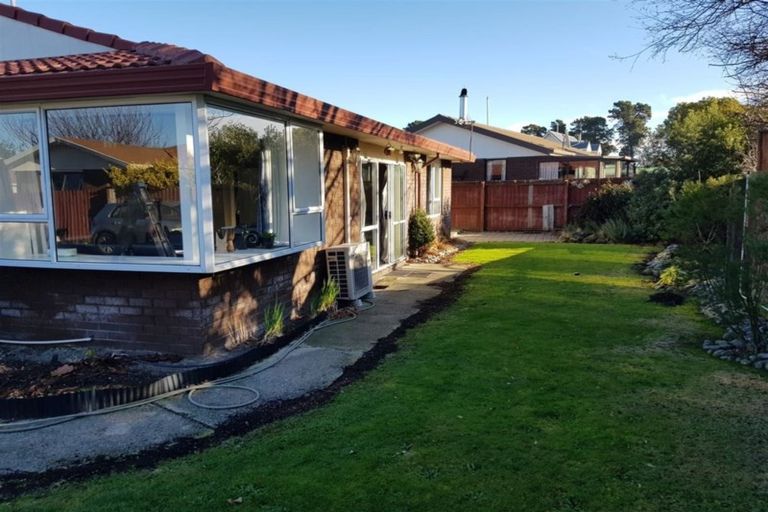 Photo of property in 2/12 Glenbyre Place, Bromley, Christchurch, 8062