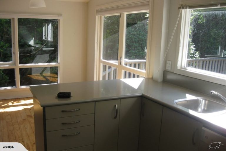 Photo of property in 27 Huntleigh Park Way, Ngaio, Wellington, 6035