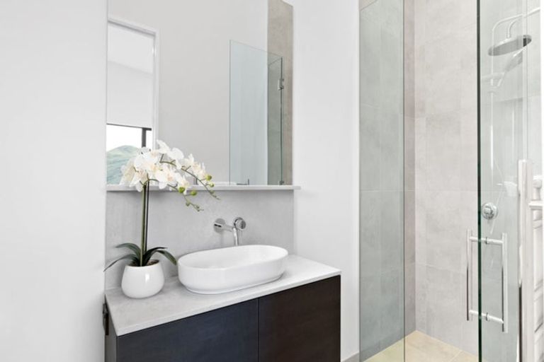 Photo of property in 5 Lancewood Lane, Queenstown, 9300