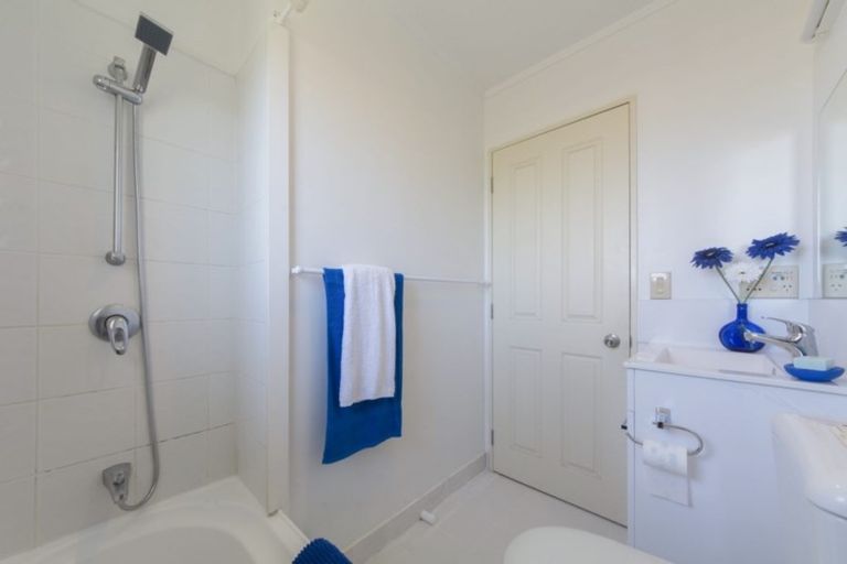 Photo of property in 9 Lockington Avenue, Henderson, Auckland, 0612