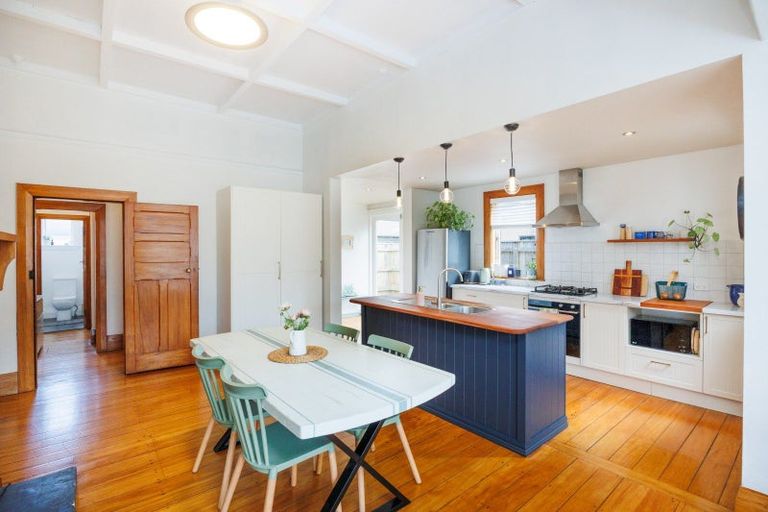 Photo of property in 32 Worcester Street, West End, Palmerston North, 4410