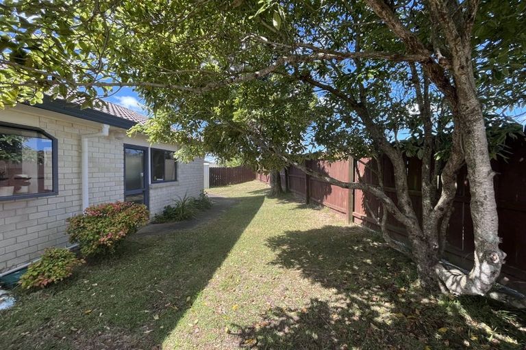Photo of property in 20 Randwick Place, Randwick Park, Auckland, 2105