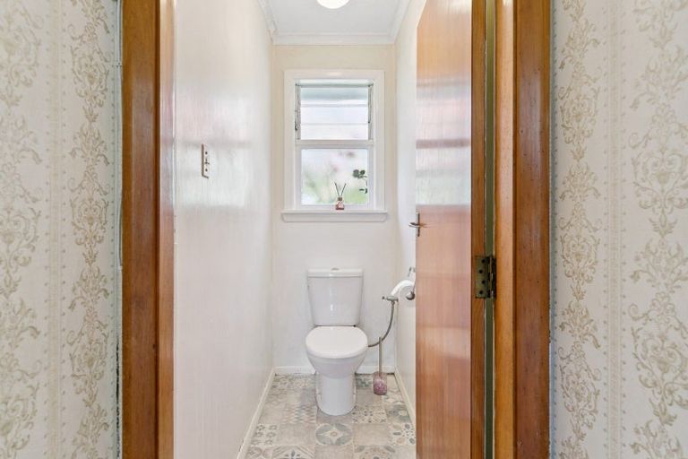 Photo of property in 7 Lyndhurst Road, Tawa, Wellington, 5028