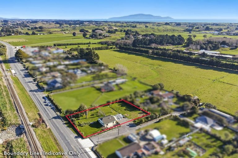 Photo of property in 931 State Highway 1, Te Horo, Otaki, 5581