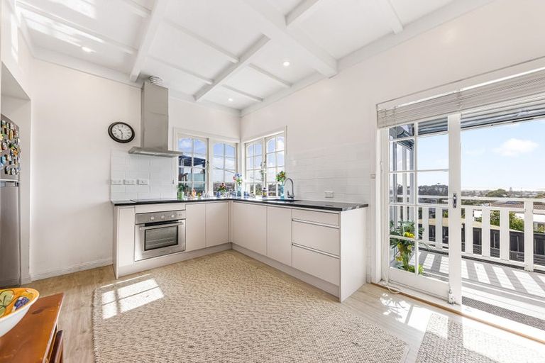 Photo of property in 4233 Great North Road, Glendene, Auckland, 0602