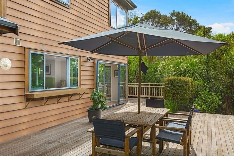 Photo of property in 4a Pounamu Avenue, Greenhithe, Auckland, 0632