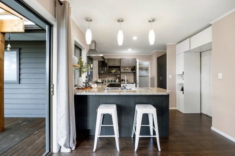 Photo of property in 5 Ruske Place, Grandview Heights, Hamilton, 3200