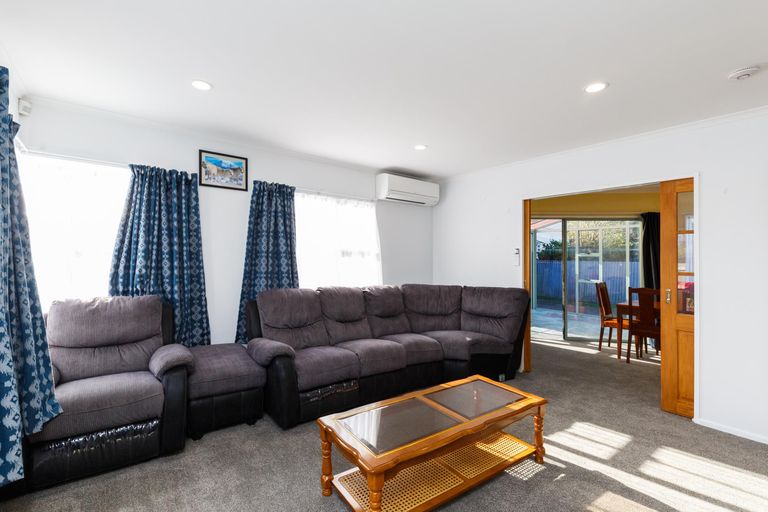 Photo of property in 53 Abraham Crescent, Milson, Palmerston North, 4414