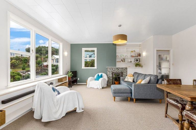 Photo of property in 107 Houghton Bay Road, Houghton Bay, Wellington, 6023