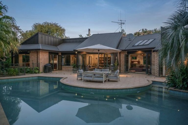 Photo of property in 260 Thornton Road, Cambridge, 3496