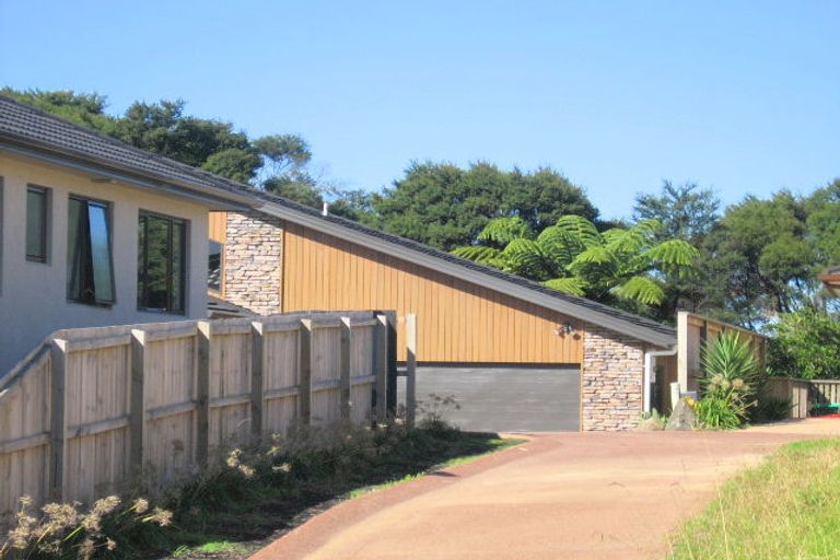 Photo of property in 88 San Valentino Drive, Henderson, Auckland, 0612