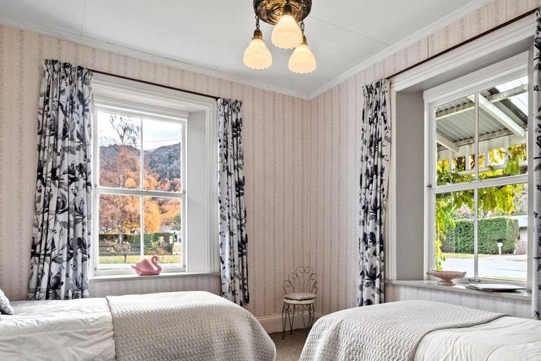 Photo of property in 16 Caernarvon Street, Arrowtown, 9302