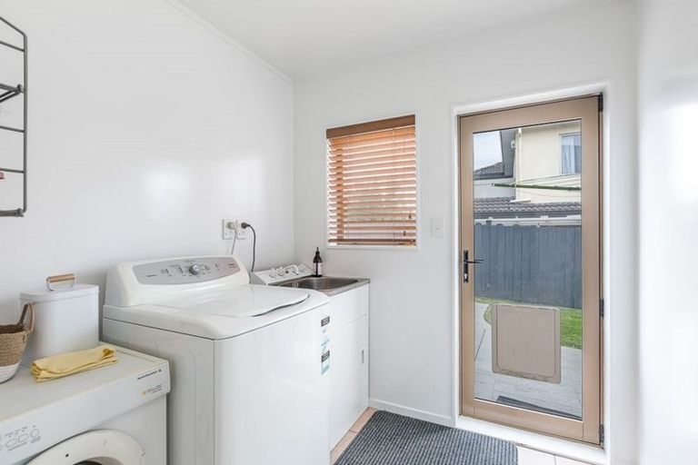 Photo of property in 13 Kahala Place, West Harbour, Auckland, 0618