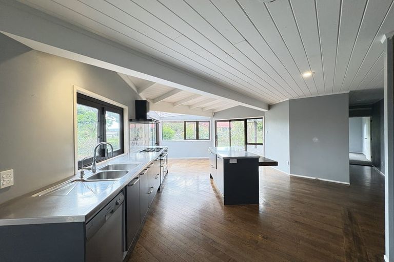 Photo of property in 412 Taupaki Road, Kumeu, 0892