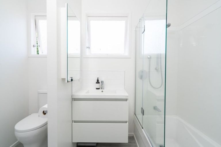 Photo of property in 38 Aubrey Crescent, Rainbow Point, Taupo, 3330