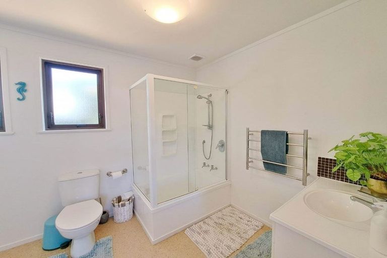 Photo of property in 1 Titchener Street, New Lynn, Auckland, 0600