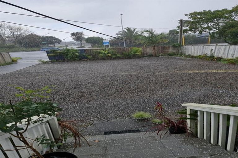 Photo of property in 486 Te Atatu Road, Te Atatu Peninsula, Auckland, 0610