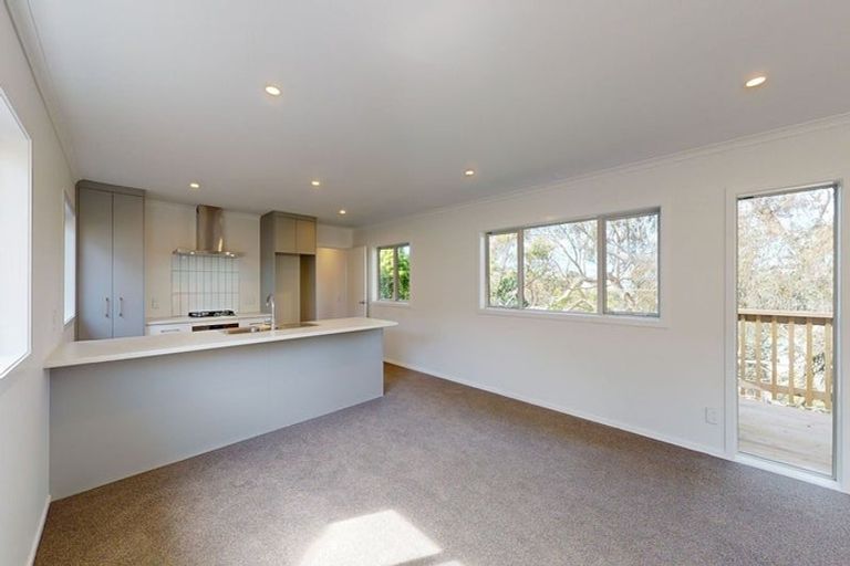Photo of property in 3 Dunmail Way, Newlands, Wellington, 6037
