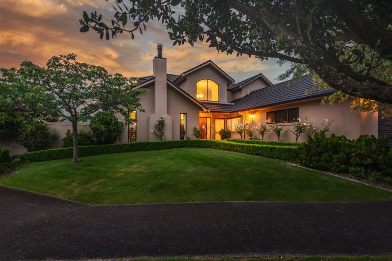 Photo of property in 8 La Lena Grove, Fitzherbert, Palmerston North, 4410