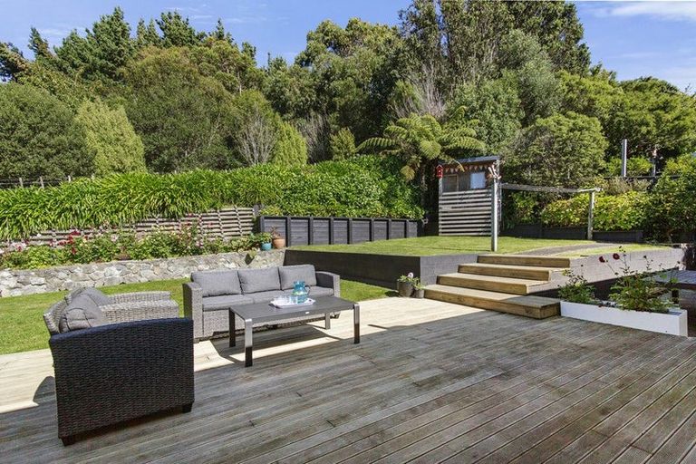 Photo of property in 37 Sunrise Boulevard, Tawa, Wellington, 5028