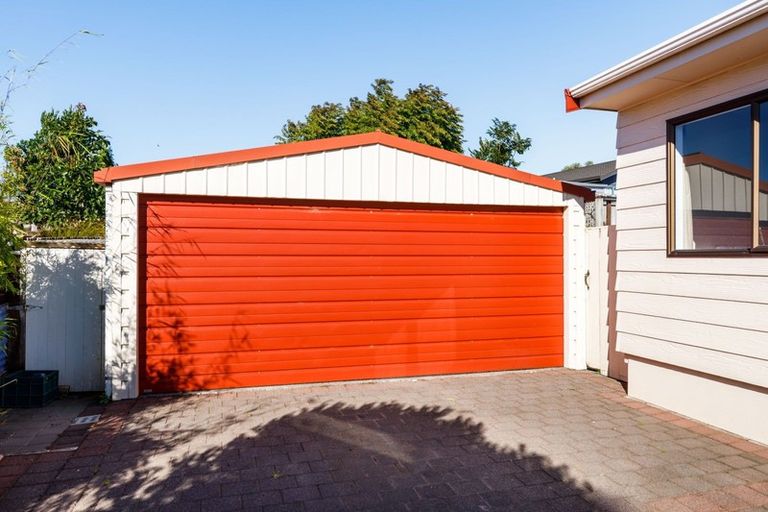 Photo of property in 32 Poplar Grove, Whalers Gate, New Plymouth, 4310