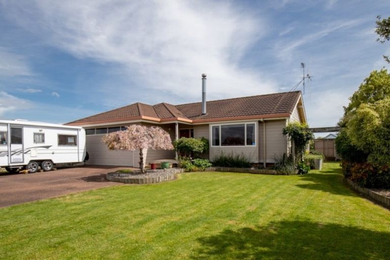 Photo of property in 4 Madgwick Place, Ngatea, 3503