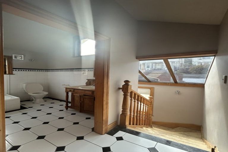 Photo of property in 7a Hawker Street, Mount Victoria, Wellington, 6011