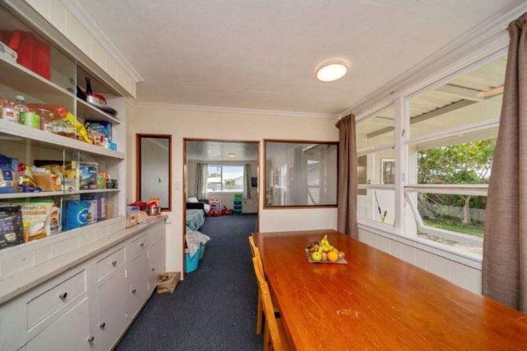 Photo of property in 3 Rainsford Street, Moturoa, New Plymouth, 4310