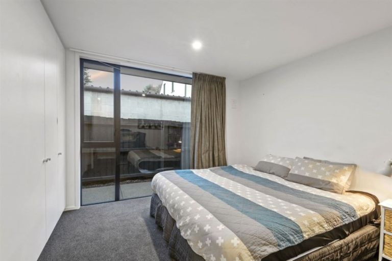 Photo of property in 64 Clyde Road, Ilam, Christchurch, 8041