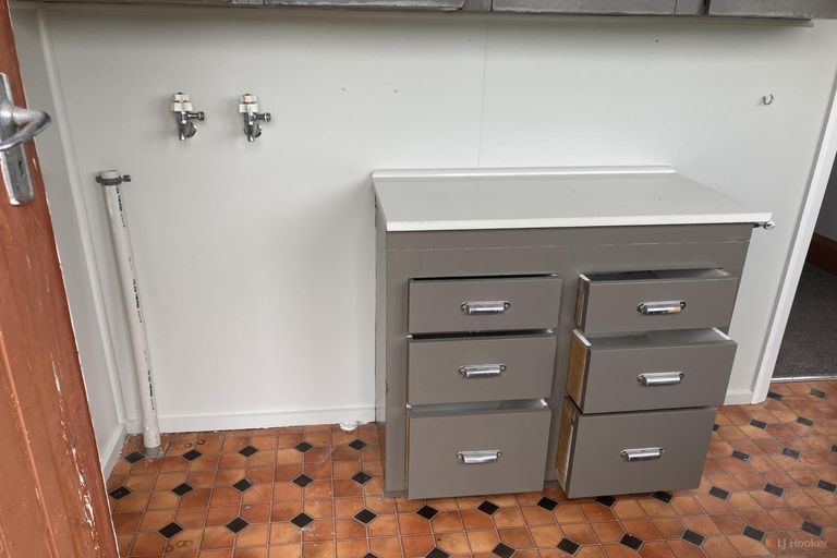 Photo of property in 6-6a Timaru Road, Waimate, 7924