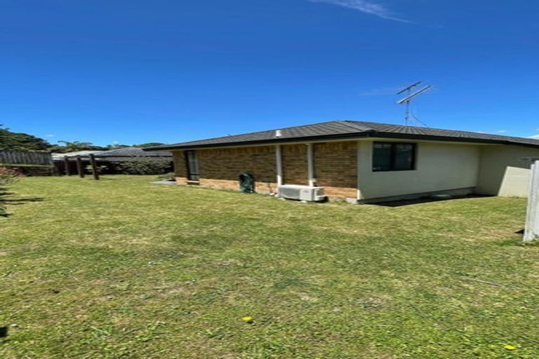 Photo of property in 13 De Havilland Drive, Goodwood Heights, Auckland, 2105