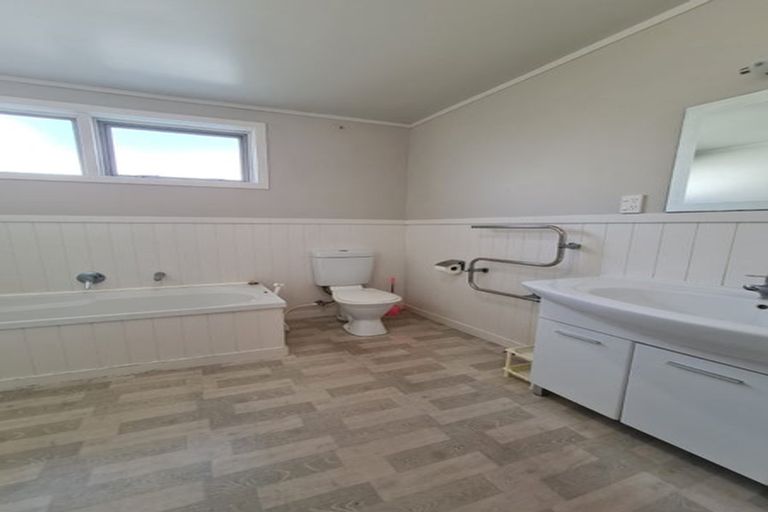 Photo of property in 39 Sunnyside Road, Sunnyvale, Auckland, 0612